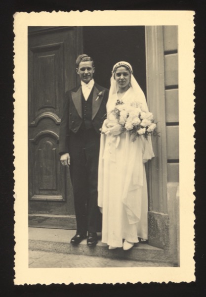 Identifies a person named Irmi in the photograph, dated 27 May 1934.