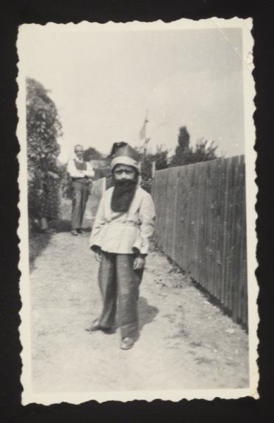 Photo (front) — see annotation on reverse