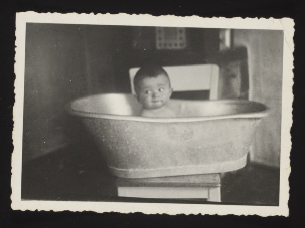 Identifies a person named Hansi Glaserer, dated 1934.